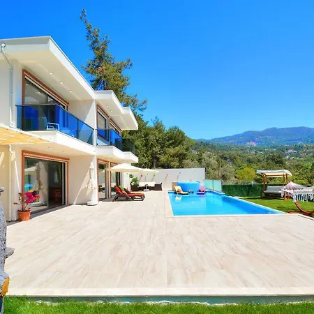 Saltanat Villa *
