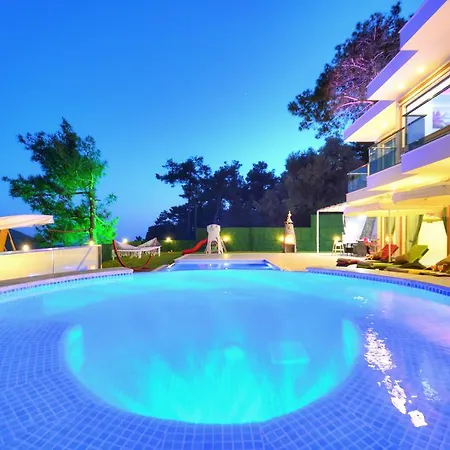 Saltanat Villa *